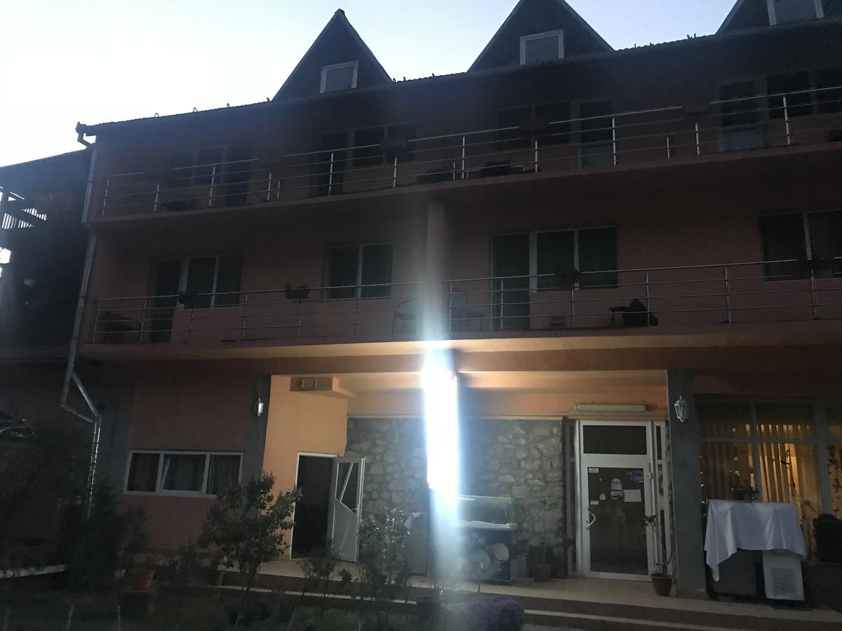 Vila Tanamera Hotel โมนาซา ภายนอก รูปภาพ